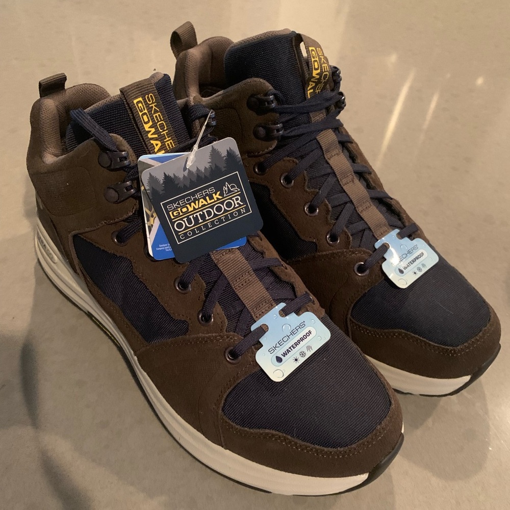 Sketcher Waterproof Hiking Boot Men Size 9